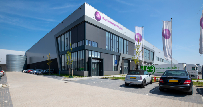 Dak- en gevelbeplating bij DC Somerset te Bleiswijk