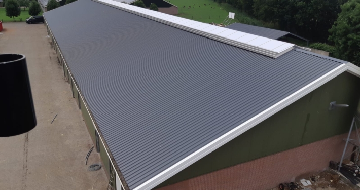 Dak- en gevelbeplating bij Fintelman te Terschuur