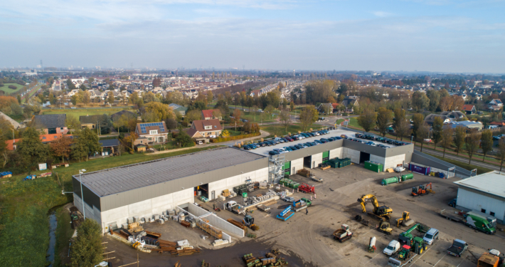 Dak- en gevelbeplating bij GKB te Barendrecht