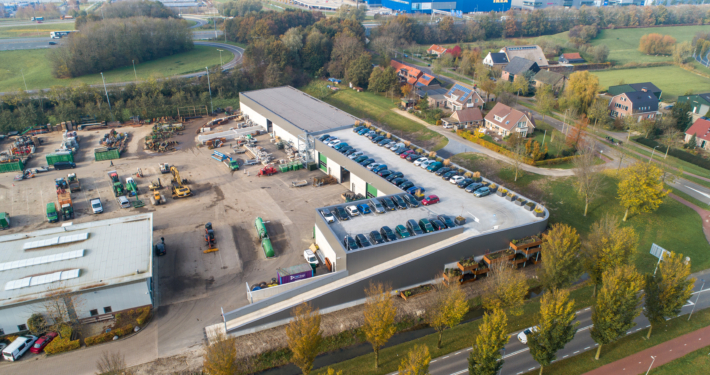 Dak- en gevelbeplating bij GKB te Barendrecht