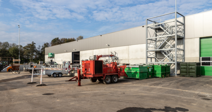 Dak- en gevelbeplating bij GKB te Barendrecht