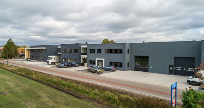 Dak- en gevelbeplating bij Lewo te Woudenberg