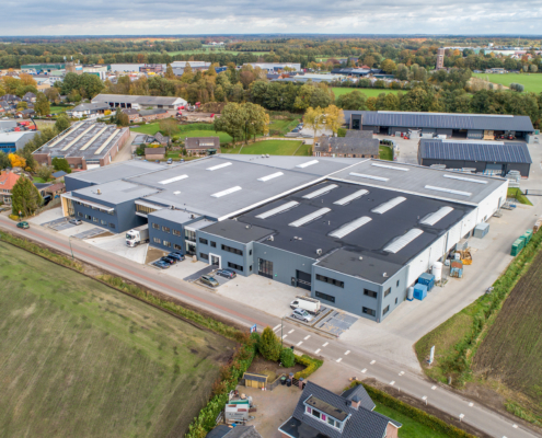 Dak- en gevelbeplating bij Lewo te Woudenberg