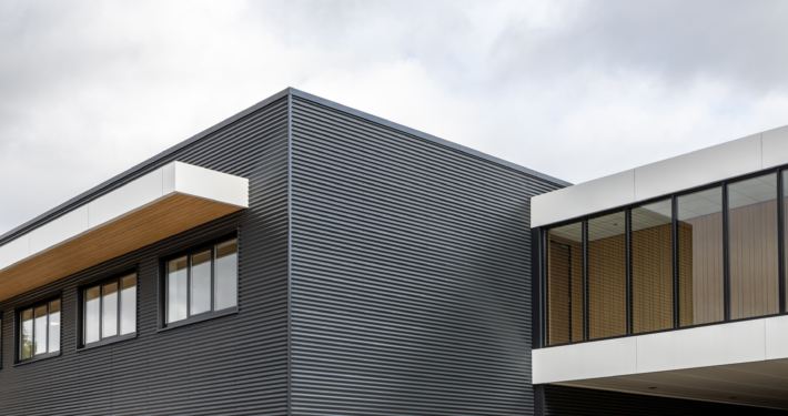 Dak- en gevelbeplating bij Lewo te Woudenberg