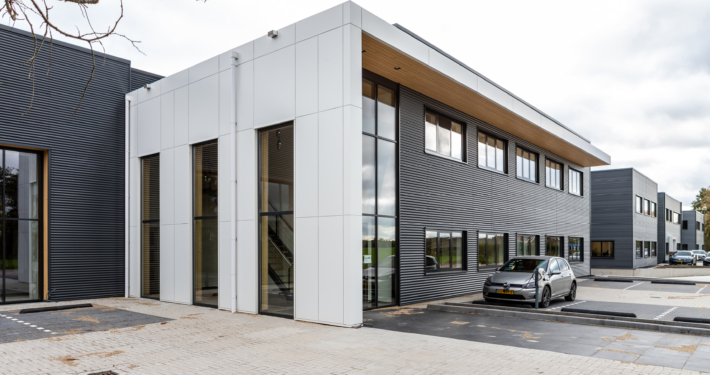 Dak- en gevelbeplating bij Lewo te Woudenberg