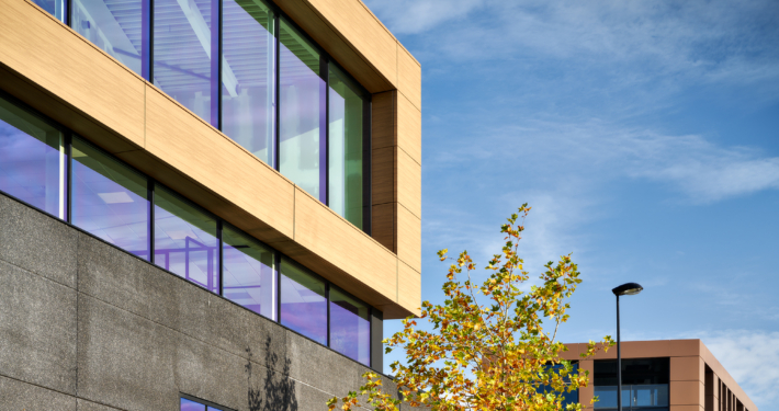 Dak- en gevelbeplating bij De Rooy te Veenendaal