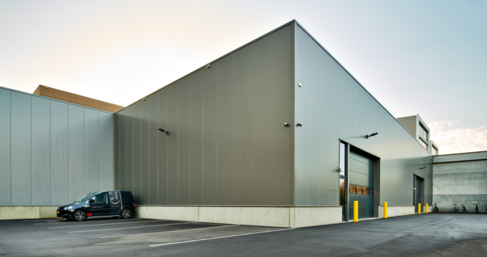 Dak- en gevelbeplating bij De Rooy te Veenendaal