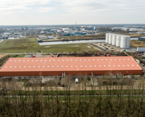 Dakbeplating bij Orgaworld te Drachten Dakbeplating bij Orgaworld te Drachten