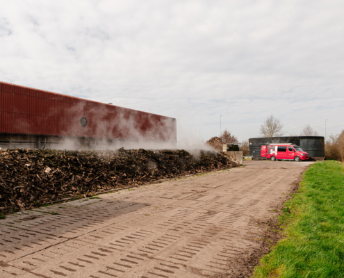 Dakbeplating bij Orgaworld te Drachten Dakbeplating bij Orgaworld te Drachten