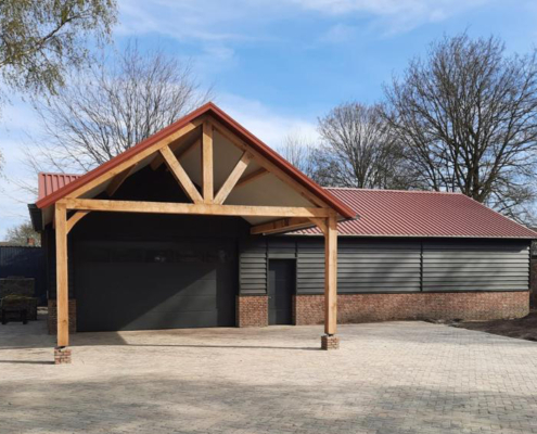 Dak- en gevelbeplating bij nieuwe schuur te Roggel