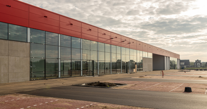 Dak- en gevelbeplating bij nieuwbouw BAUHAUS