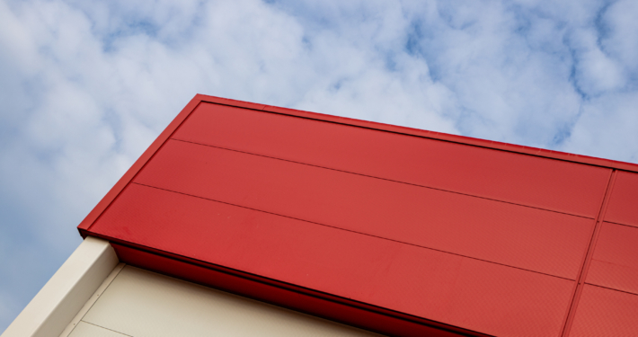 Dak- en gevelbeplating bij nieuwbouw BAUHAUS