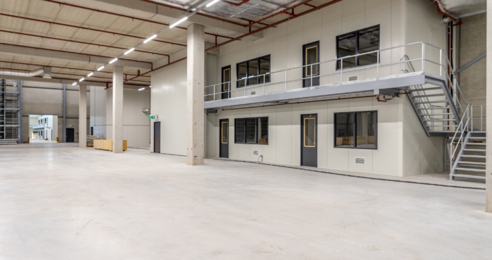 Dak- en gevelbeplating bij Zalando te Bleiswijk