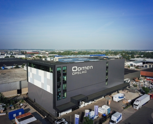 Dak- en gevelbeplating bij nieuwe opslagcentrum Oomen Verhuizers te Katwijk