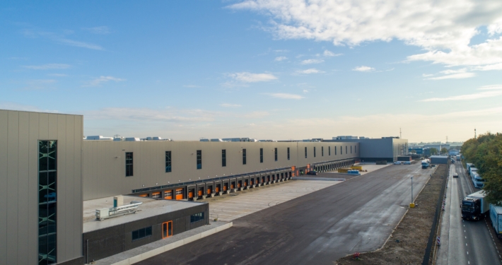 Dak- en gevelbeplating bij Zalando te Bleiswijk