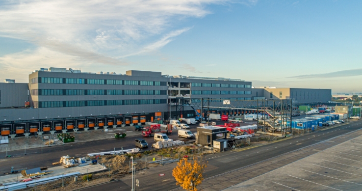 Dak- en gevelbeplating bij Zalando te Bleiswijk