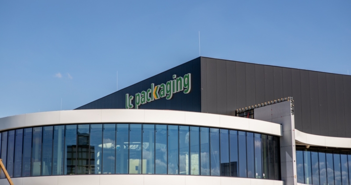 Dak- en gevelbeplating bij LC Packaging te Waddinxveen