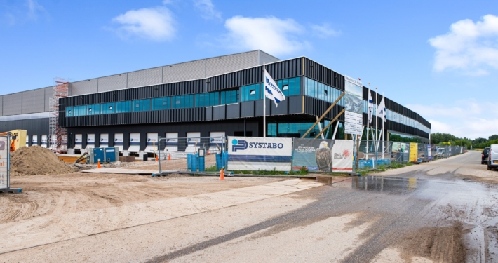 Dak- en gevelbeplating bij Welkoop te Apeldoorn