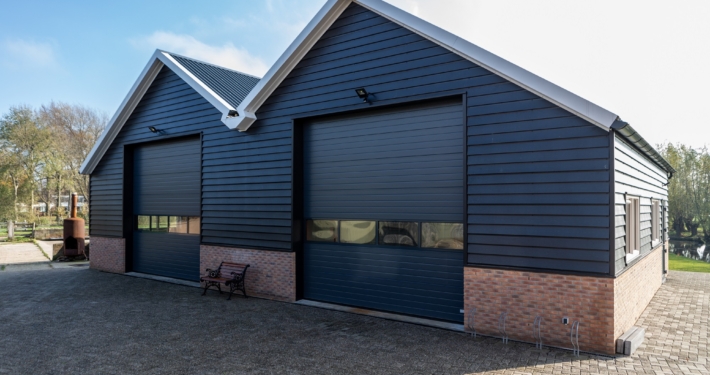 Dak- en gevelbeplating bij nieuwbouw schuur te Haastrecht