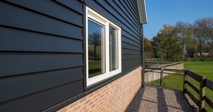 Dak- en gevelbeplating bij nieuwbouw schuur te Haastrecht