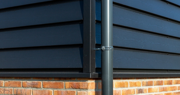 Dak- en gevelbeplating bij nieuwbouw schuur te Haastrecht