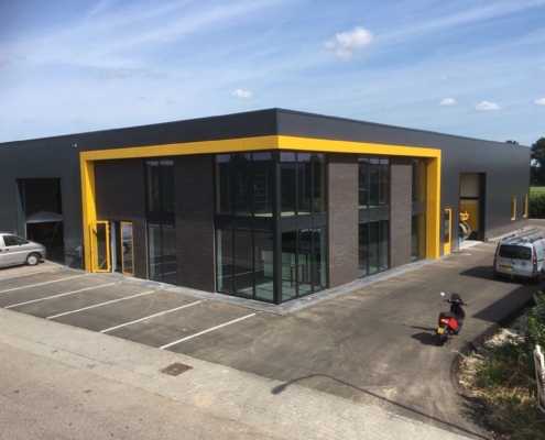 Dak- en gevelbeplating bij Avema te Achterveld