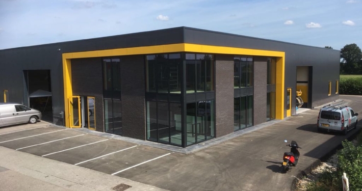 Dak- en gevelbeplating bij Avema te Achterveld