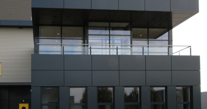 Dak- en gevelbeplating Xenos in Waalwijk