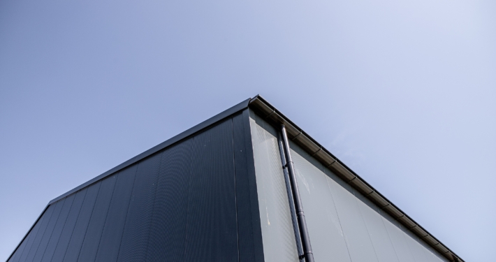 Dak- en gevelbeplating levering en montage in opdracht van Bouwbedrijf Hiemstra