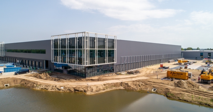 Dak- en gevelbeplating bij DC Somerset te Drunen