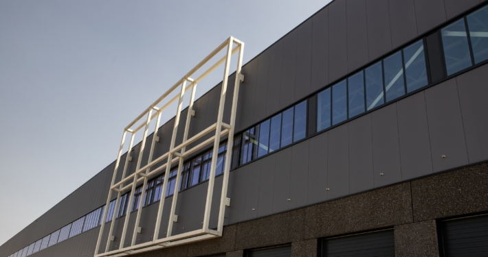 Dak- en gevelbeplating bij DC Somerset te Drunen