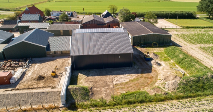 Dak- en gevelbeplating levering en montage in opdracht van Bouwbedrijf Hiemstra