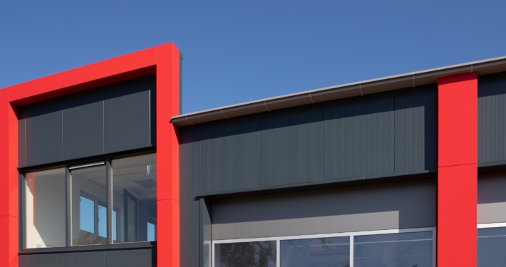 Dak- en gevelbeplating levering en montage in opdracht van Bouwbedrijf Hiemstra