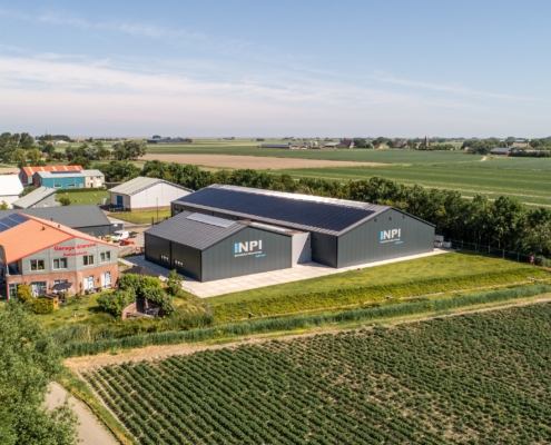 Dak- en gevelbeplating bij NPI B.V. in opdracht van Bouwbedrijf Hiemstra