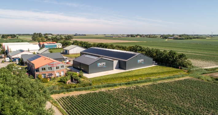 Dak- en gevelbeplating bij NPI B.V. in opdracht van Bouwbedrijf Hiemstra