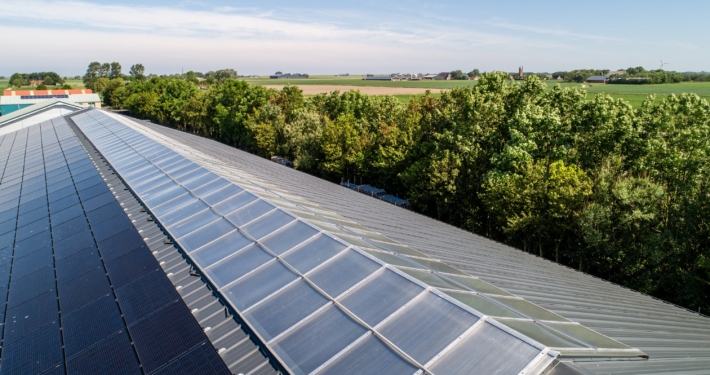 Dak- en gevelbeplating bij NPI B.V. in opdracht van Bouwbedrijf Hiemstra