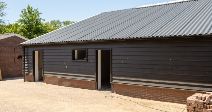 Dak- en gevelbeplating levering en montage in opdracht van Bouwbedrijf Kas