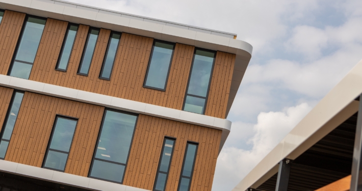 Dak- en gevelbeplating bij Jarola te Coevorden