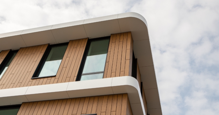 Dak- en gevelbeplating bij Jarola te Coevorden