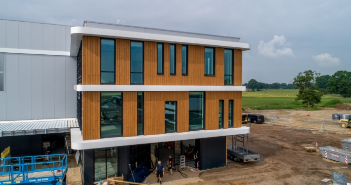 Dak- en gevelbeplating bij Jarola te Coevorden