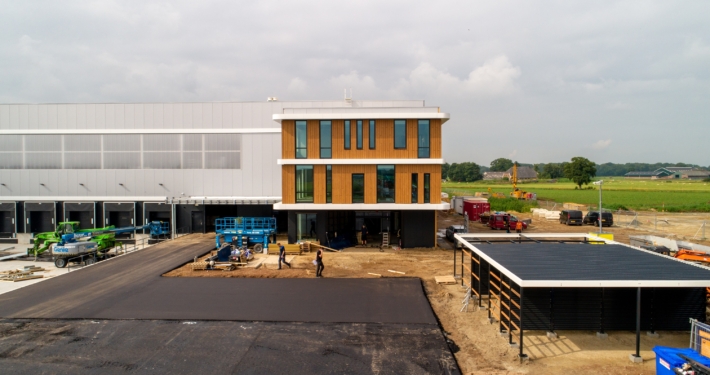 Dak- en gevelbeplating bij Jarola te Coevorden