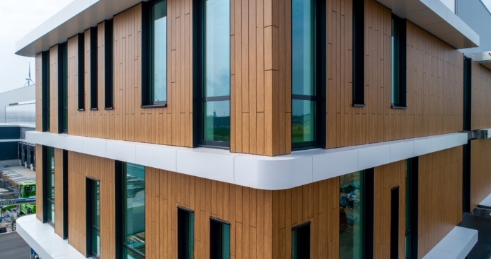 Dak- en gevelbeplating bij Jarola te Coevorden