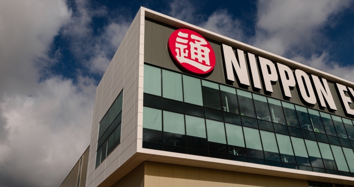 Dak- en gevelbeplating bij Nippon Express te Hoofddorp