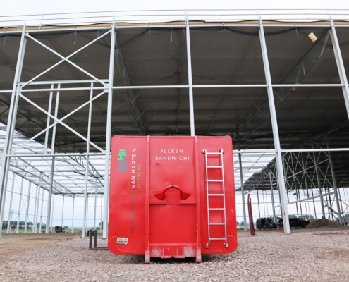 Onze ambitie is om de keten van stalen dak- en wandbeplating te sluiten. Onze ambitie is om de keten van stalen dak- en wandbeplating te sluiten.