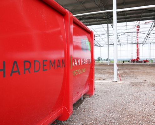 Onze ambitie is om de keten van stalen dak- en wandbeplating te sluiten. Onze ambitie is om de keten van stalen dak- en wandbeplating te sluiten.