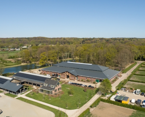 Nieuwbouw manege te Rheden