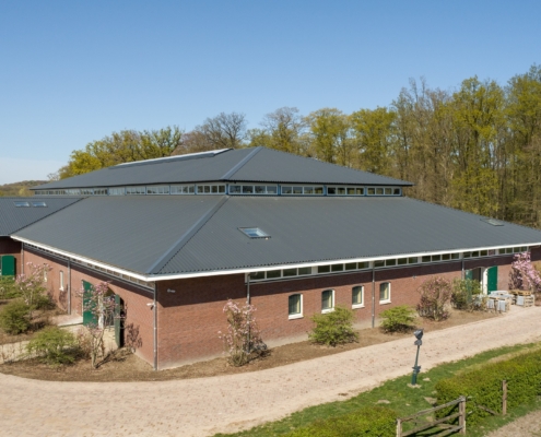 Nieuwbouw manege te Rheden