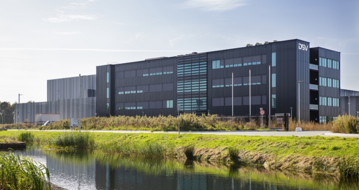 Nieuwbouw dubbeldeks warehouse te Venlo