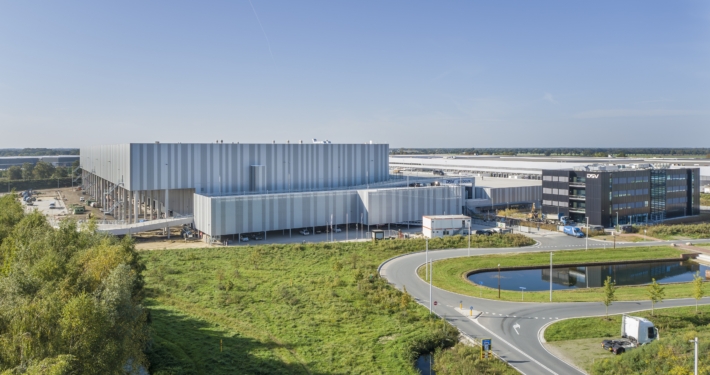 Nieuwbouw dubbeldeks warehouse te Venlo